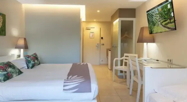 Трёхместный номер Comfort с балконом и с видом на сад La Pagerie - Tropical Garden Hotel