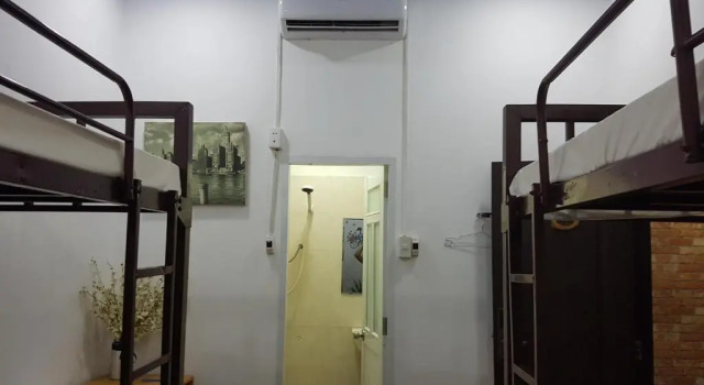 Кровать в общем номере Anas House