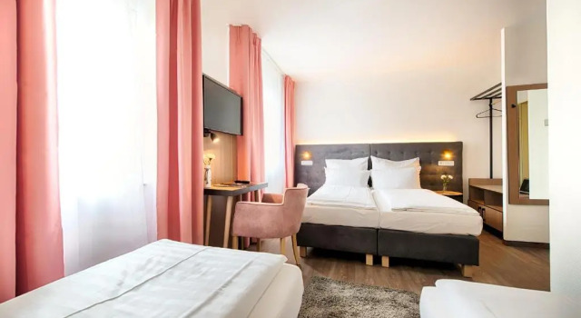 Четырёхместный номер Standard Home Hotel