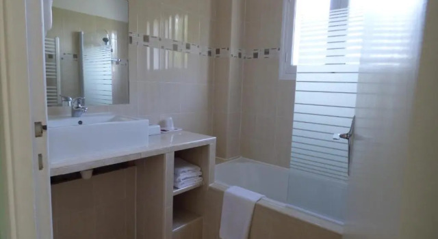 Номер Comfort Logis Hôtels La Crémaillère