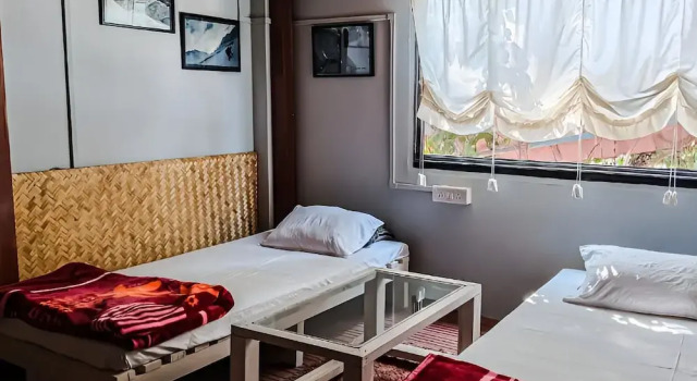 Кровать в общем номере Babblers Inn By GRB