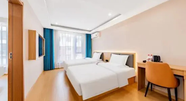 Люкс Elong R.YUN Hotel (Hohhot Railway Station Xinhua Square Subway Station)