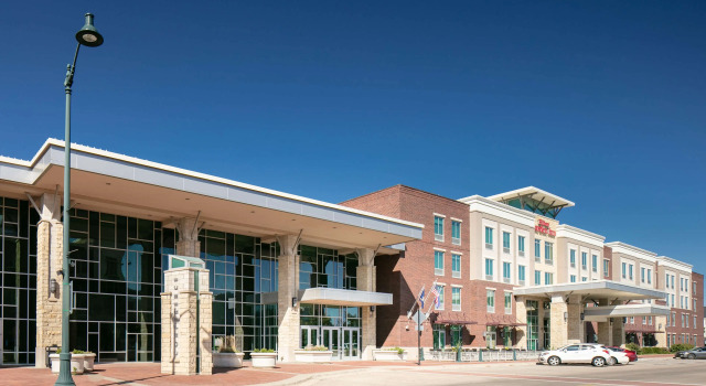 Hilton Garden Inn Manhattan Kansas, Book Hotel 3-stjernede hoteller i Manhattan, 3*