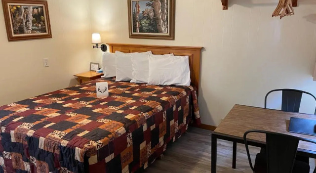 Бунгало c 1 комнатой Whitetail Creek Camping Resort