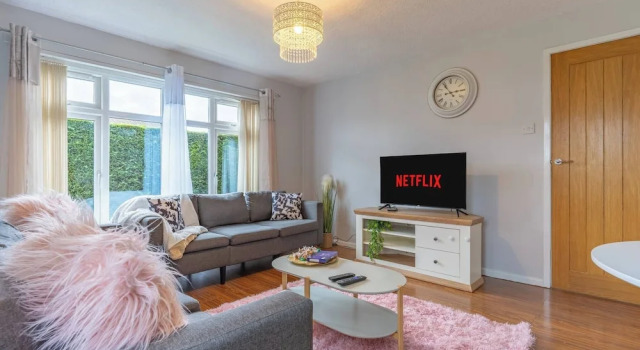Апартаменты Sleek and Cozy 1BR Resorts World Nearby