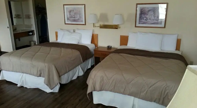 Eagle Peak Lodge & Cabins, Prenota Hotel Ashton Idaho