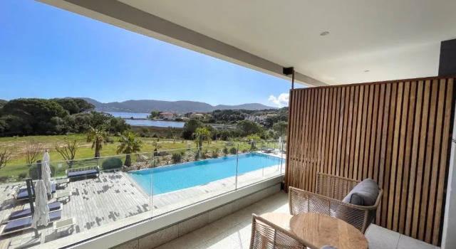 Двухместный номер Deluxe с видом на море Golden Tulip Porto-Vecchio