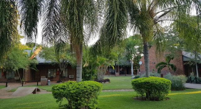 Baobab Chalets, Book Chalet Sommerhuse i Musina, Hytte