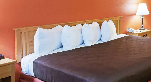 AmericInn by Wyndham Sturgeon Bay