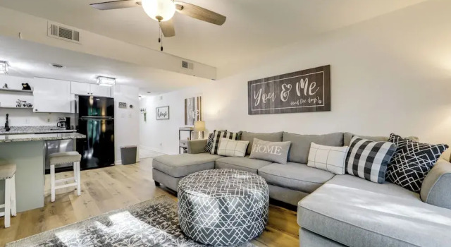Sevierville Condo w/ Balcony + Pool Access!, Book Lejlighed Hoteller i Newport med parkering, Parkering