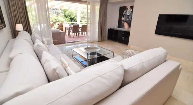 5 Star Boutique Luxury Marbella Apartment, Забронировать Апартаменты/квартира Отели Марбелья с парковкой, рядом с Пляж Эль-Пинильо, Парковка