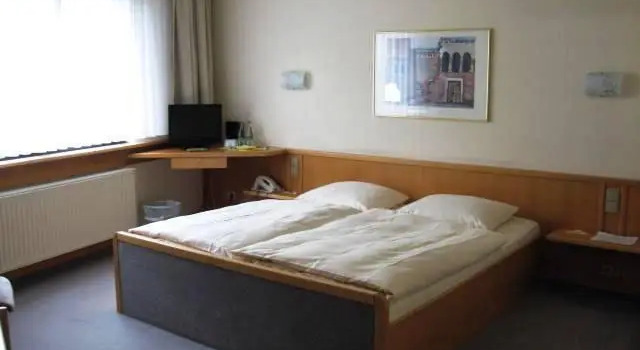 Hotel Pfälzer Hof, Zum Schokoladengießer, Забронировать Отель Родальбен Пфальцский Лес