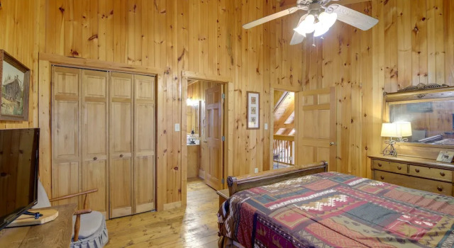 Коттедж Smoky Mountains Cabin w/ Hot Tub, Deck & Views!
