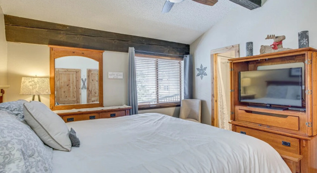 Colorado Escape w/ Pool Access & Mountain Views!