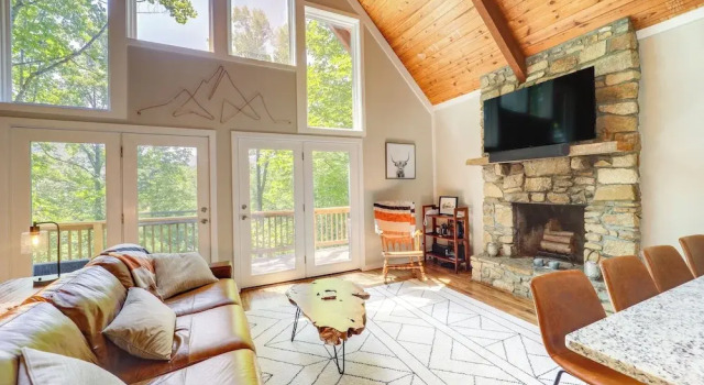 Wooded Retreat w/ Decks & Views in Beech Mountain!, Забронировать Дом для отпуска Бич Маунтин Аппалачи