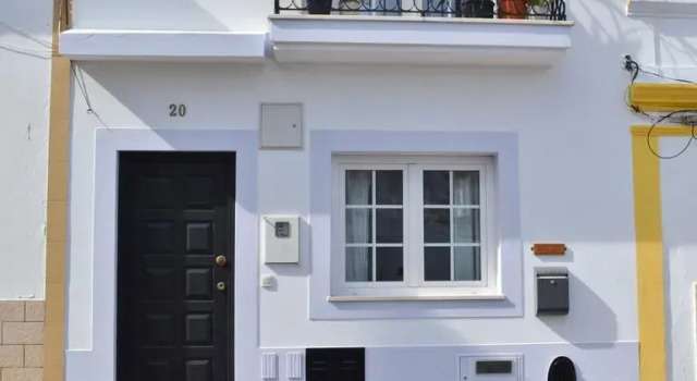 Guest House Enseada, Забронировать Гостевой дом Гостевые дома Лагуш, рядом с Пляж Эстудиантес, Гостевой дом