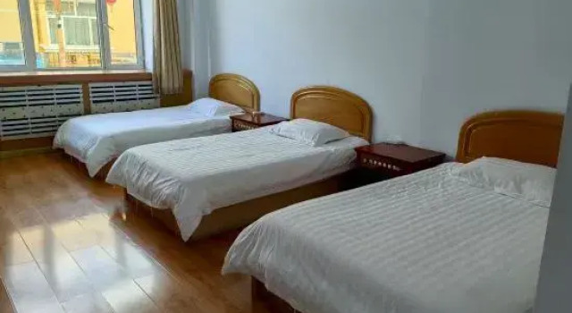 Трёхместный номер Standard Huaxin Hotel