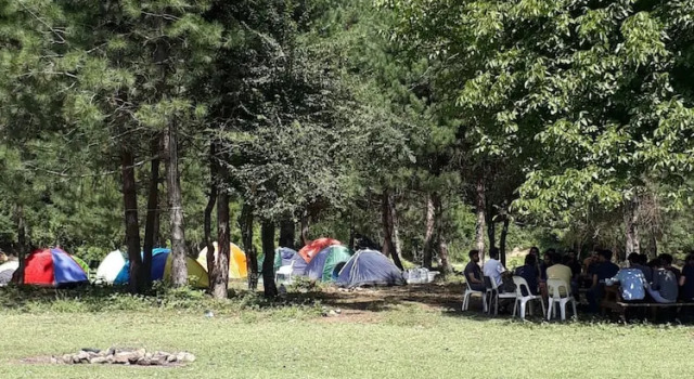 Kirkahvesi Garden - Campsite, Varaa Leirintäalue Hotellit Marmara-alue pysäköinnillä, Pysäköinti