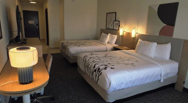 Номер Deluxe Express Inn & Suites