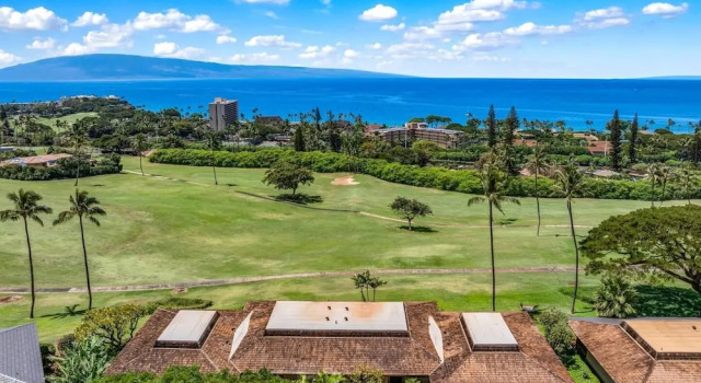 Кровать в общем номере с 6 комнатами с балконом Kaanapali Plantation Resort by KBM