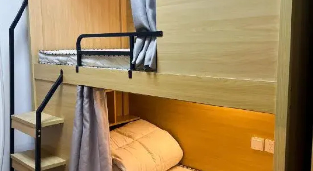 Кровать в общем номере (мужской номер) Kunyuyunshe Homestay