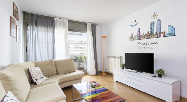 1317 - Modern Forum Apartment