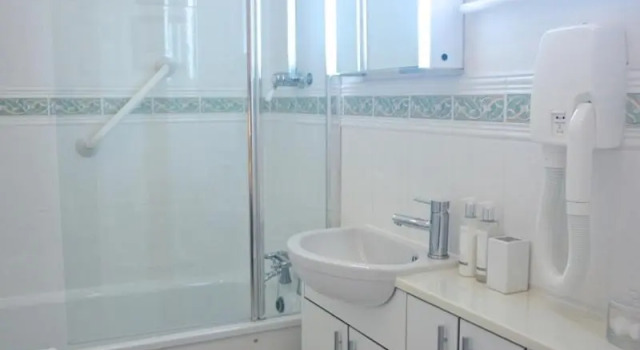 Коттедж с 5 комнатами Chestnuts House Boutique B&B
