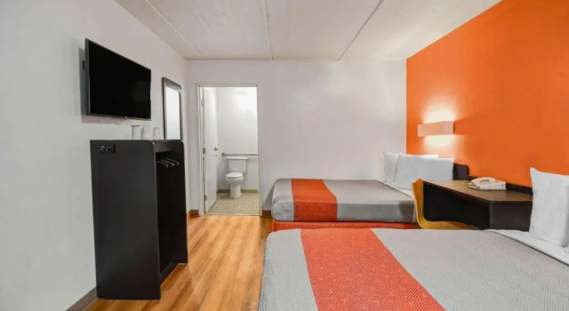 Четырёхместный номер Standard Motel 6-Memphis, TN - Downtown