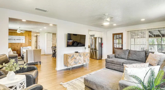 Charming Canalfront Retreat w/ Double Boat Slip!, Book Feriehus Astor Ocala National Forest