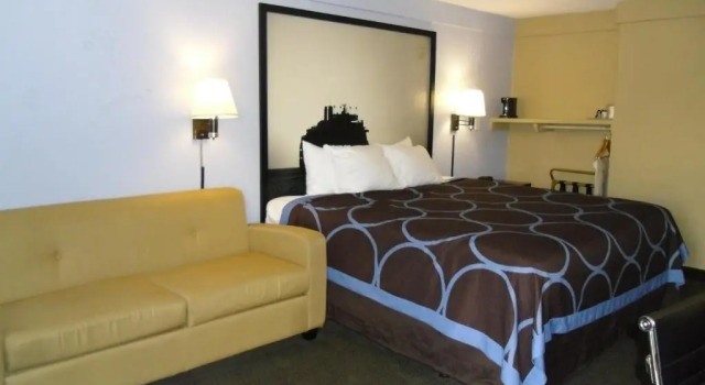 Номер Standard Super 8 by Wyndham Lantana West Palm Beach