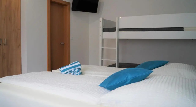 Gisch Edith, Book Hotel Podersdorf am See 