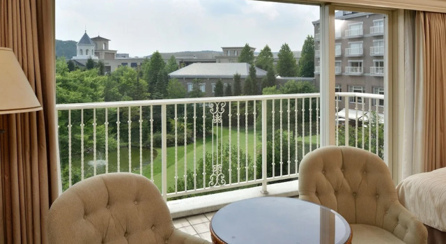 Четырёхместный номер Luxury с балконом и с видом на сад Sendai Royal Park Hotel