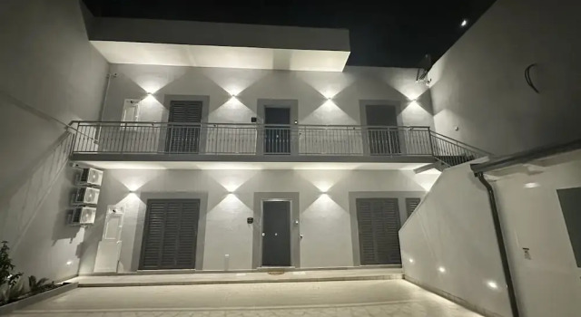 Rafilinas House, Забронировать Отель «постель и завтрак» Отели Неаполя с парковкой, рядом с Ospedale degli Incurabili, Парковка