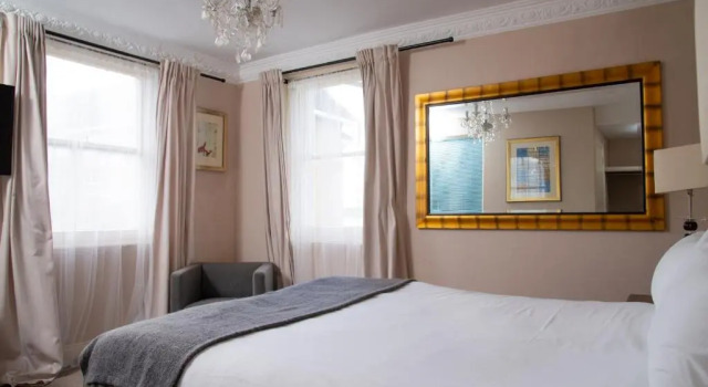 Номер Deluxe Royal Hotel, Bar & Grill