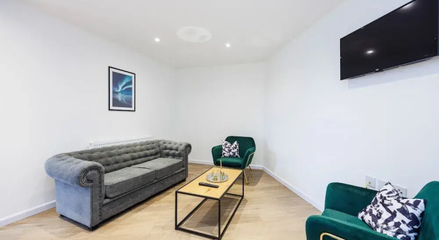 Апартаменты Modern 2 bed Flat in Town Centre - Free Wifi