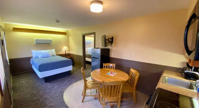 Thousand Hills, Book Hotel Hoteller i Kirksville med parkering, Parkering