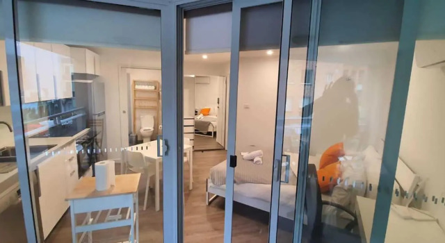 Dana-Cozy Private Room in Shared Central Apt-Rm 2, Забронировать Отель Отели Канберры с парковкой, рядом с Парк Commonwealth, Парковка