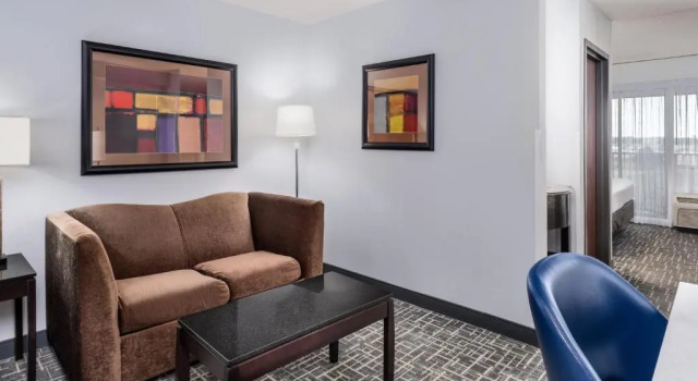 Двухместный номер Executive Crowne Plaza Milwaukee Airport by IHG