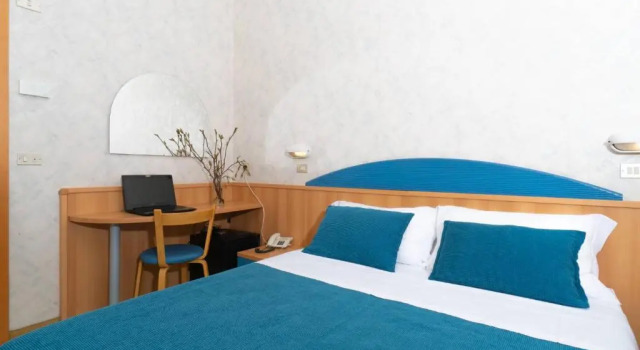 Трёхместный номер Economy с балконом Hotel Sampaoli