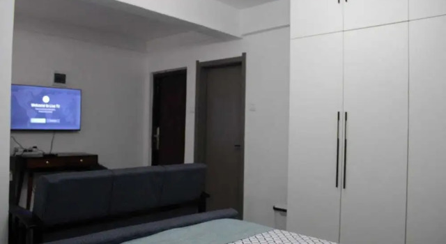 Lux Suites Royal Gardens Studio Apartments, Забронировать Апартаменты/квартира Отели Найроби Каунти с парковкой, рядом с Торговый центр Yaya Centre, Парковка