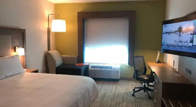 Двухместный люкс Holiday Inn Express Raleigh Arpt - Brier Crk Area