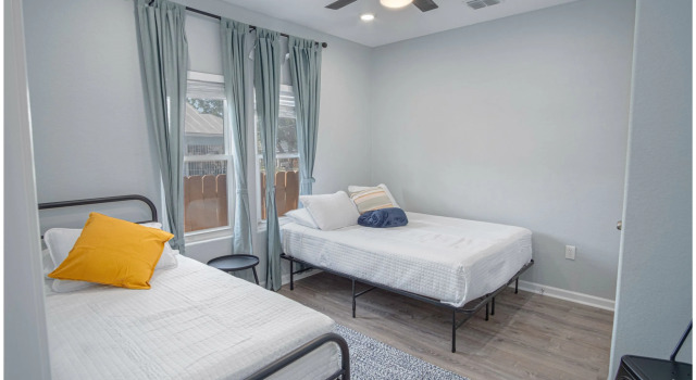 Delightfully Renovated 4 Br/2 BA Near DT Riverwalk, Забронировать Дом для отпуска Сан-Антонио Bexar County, рядом с Highland Park