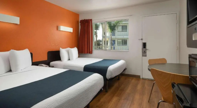 Четырёхместный номер Deluxe Motel 6-Carpinteria, CA - Santa Barbara - North
