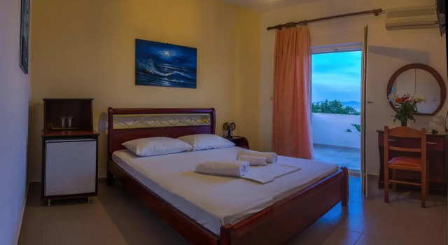 Hotel Stefani, Забронировать Отель Отели Сарти с парковкой, рядом с Пляж Сиело, Парковка