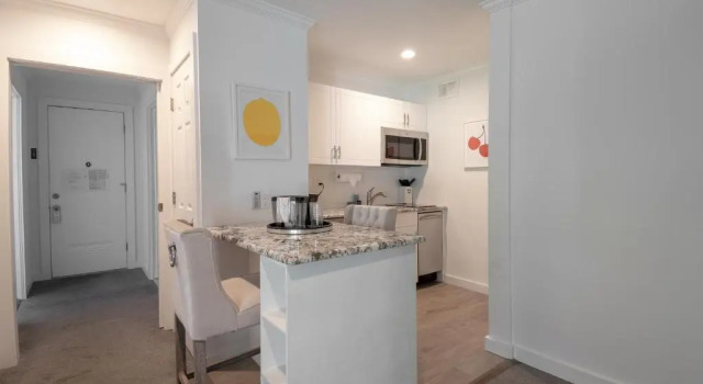 Люкс Deluxe East Hampton House Resort