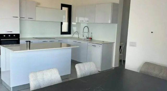 Charming 4BR APT with Stellar Sea View, Prenota Appartamento Bat Yam Tel Aviv Distretto