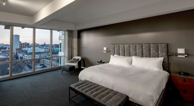 Двухместный номер Standard Hotel Chauncey Iowa City, Tapestry Collection by Hilton