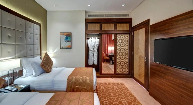 Апартаменты с 3 комнатами с видом на Бурдж-Халифа Апарт-отель Royal Continental Suites Business Bay Apart-Hotel