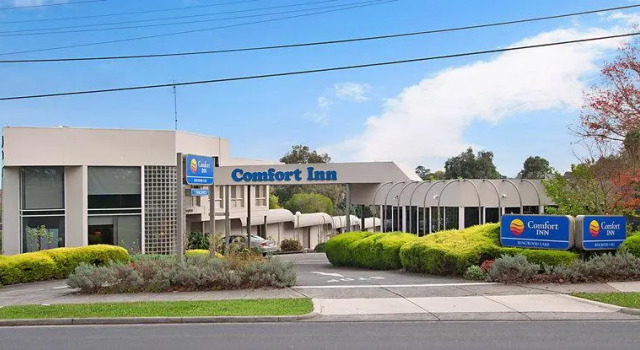 Кровать в общем номере Ringwood Lake Inn