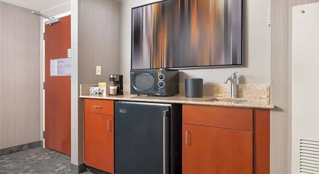 Двухместный люкс c 1 комнатой Courtyard by Marriott Newark-University of Delaware